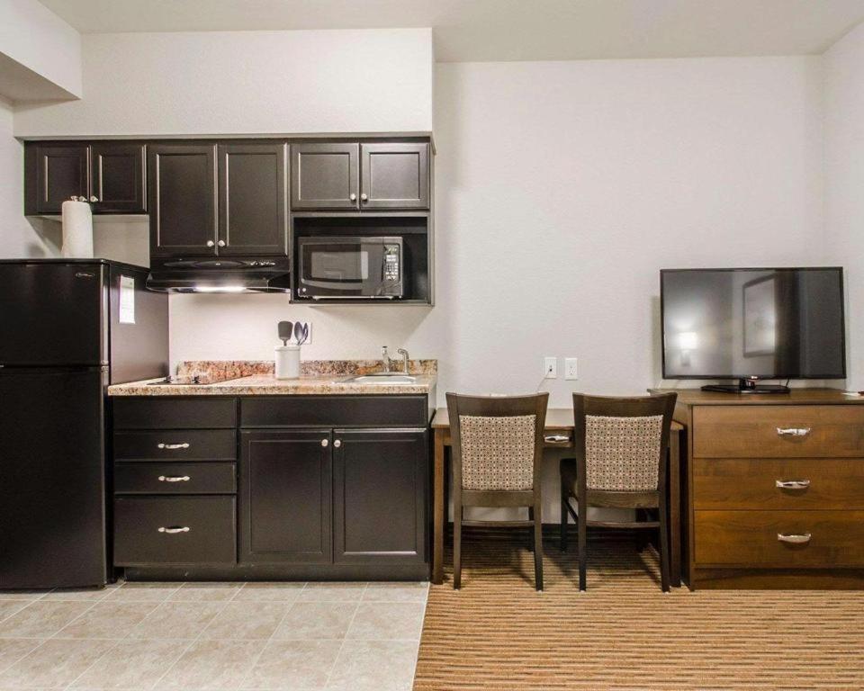 Royal Suites Estevan Экстерьер фото