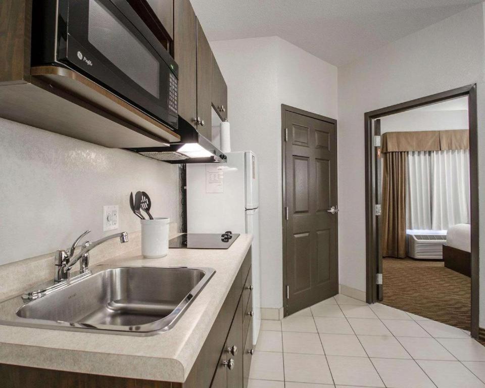 Royal Suites Estevan Экстерьер фото