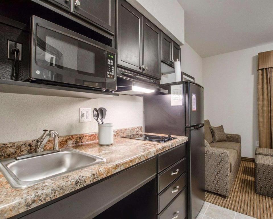 Royal Suites Estevan Экстерьер фото